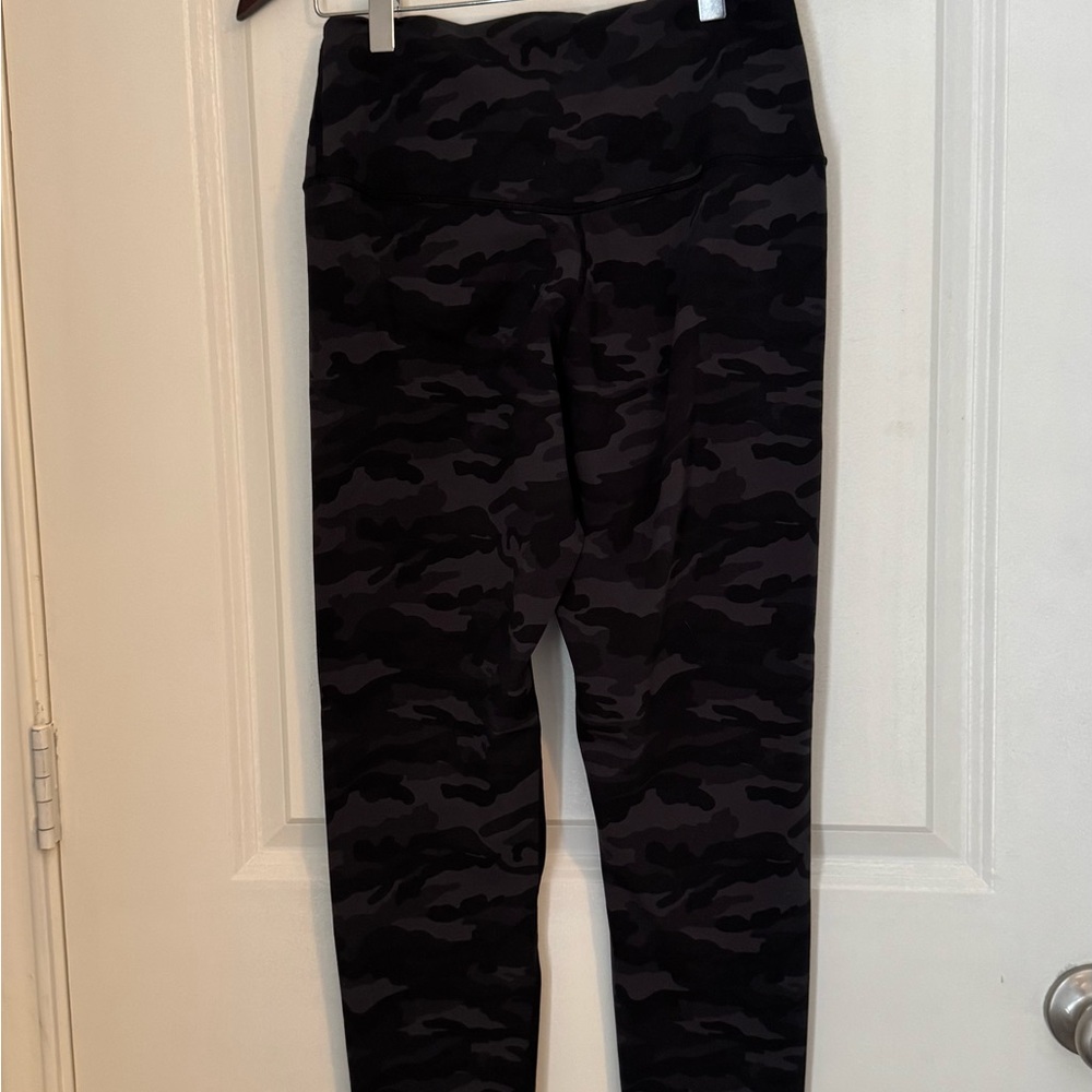 Black Leggings with High Waist and Stretchy Fabric